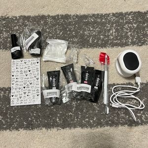 DAISIE™ Bundle (4 Colors, Application Kit & UV Lamp) + Base & Top Coat